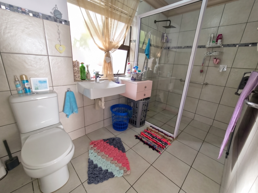 6 Bedroom Property for Sale in Struisbaai Western Cape